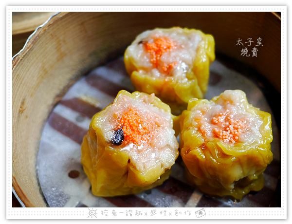 [台南食記] 香港角‧港式飲茶~黯然銷魂煲仔飯&乾炒牛肉河粉&大排檔&金牌鮮蝦餃&脆皮火燒肉&金屋藏嬌&鴛鴦奶茶！