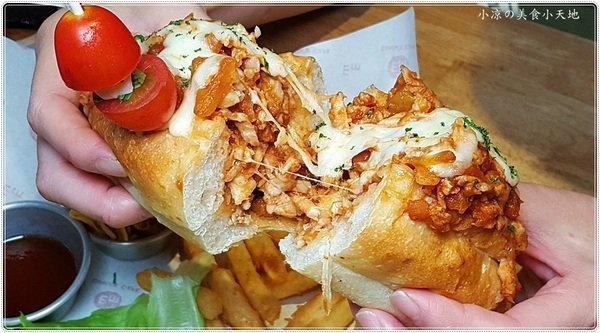 台中北區』Emmas CAFE║發現巷弄美食。全天候供餐，超強早午餐，新品義麵燉飯大推，近中友、中國醫(新增刷卡服務)        
      