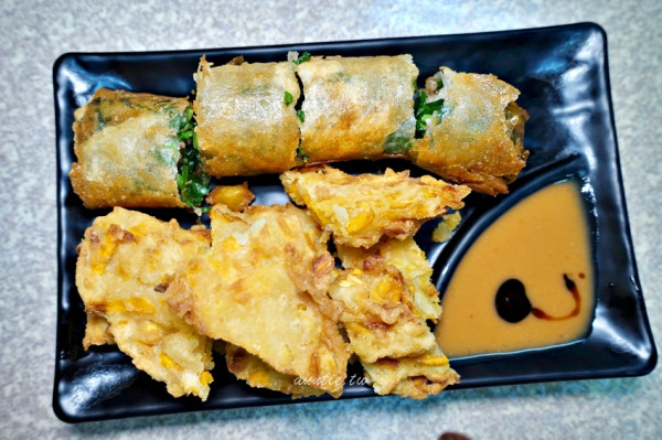 【宜蘭】頭城 品誼古早味小吃 現炸春捲 古早味米粉羹 頭城車站前小吃 - 水晶安蹄 不務正業過生活