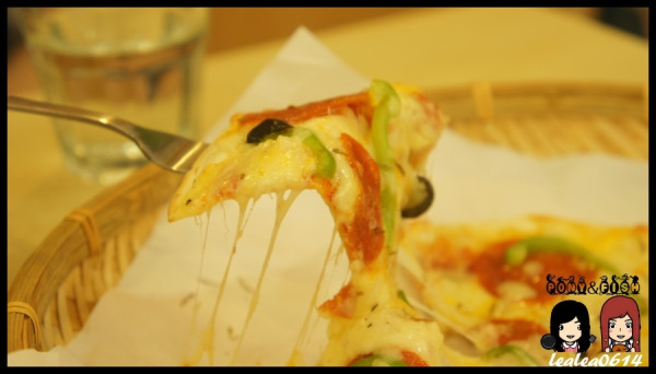 【食記】【高雄-苓雅】弗卡夏手工披薩屋。薄脆餅皮。文化中心.高師大商圈.平價料理