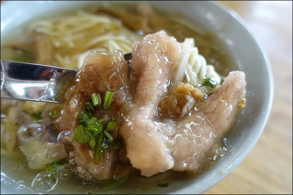 《捷運板南線/府中站美食》南雅夜市必吃美食日間部~巷仔內蚵仔專賣店．牌樓下北港香菇肉羹