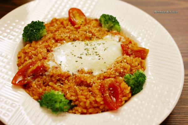  Oui Cafe 好咖啡 早午餐 下午茶 台北三創旗艦店(捷運新生站)