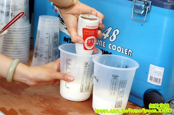 【台南-中西區】俗又大杯的飲料~ 直逼900CC喔~《吳家紅茶冰》