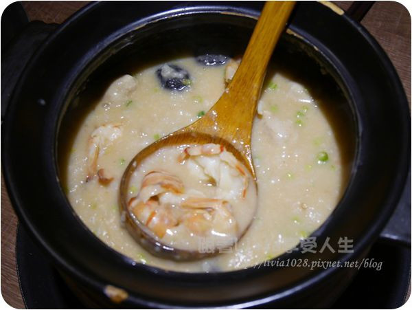 美食。餐廳│ 新北土城區 海山捷運站 海山美食 皇饌砂鍋粥  美味精華齊聚砂鍋中 ❤跟著Livia享受人生❤