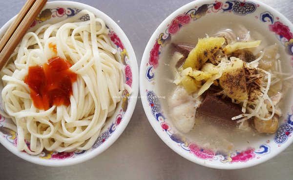 【台中豐原】南陽路鐵路邊 大腸豬血湯 - 原豐原鐵路飯店.四十多年在地老店.近豐原高商