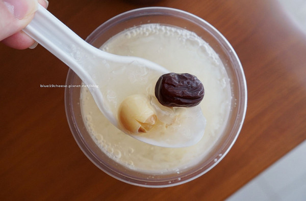 【台中豐原】養生薏仁 - 紅豆薏仁銀耳蓮子湯推薦.真材實料.滿滿一杯.豐原市場.買菜媽媽們隔壁老闆隨性站著吃完