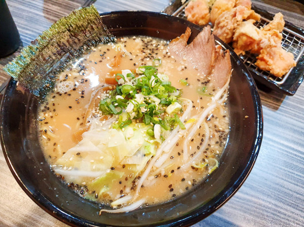 【高雄拉麵】秋本堂拉麵食事处 寂靜巷弄隱藏版拉麵 份量大 加麵不用錢