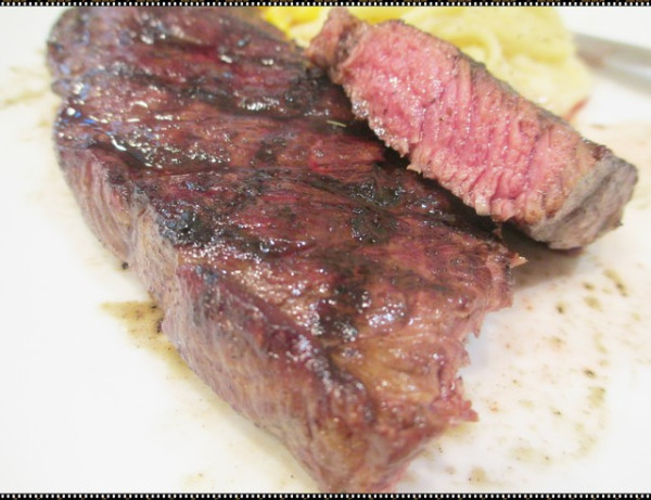 【皇后炭烤牛排館Queen Steak】國王牛排&騎士牛排~飽滿肉質帶出牛肉的鮮甜滋味