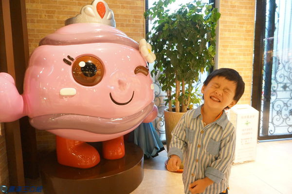 【遊記】高雄三民_黃金菠蘿城堡@小人有小而美的球池溜滑梯 大人感受現場貼心的小小確幸