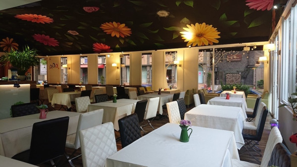 "Meet81 café 遇見81"新竹南寮海岸線cp值高!氣派寬敞的餐廳!西餐/簡餐/排餐/下午茶/咖啡