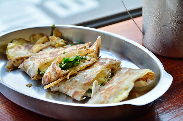 阿綸抓餓 自家製蛋餅,花生醬法式吐司俗胖