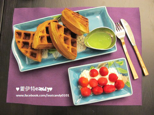 『台中西區_Purple Matcha Salon-宇治抹茶沙龍』愛伊特心目中的第一名抹茶鬆餅換人啦~~讓你體驗不同的抹茶風情!        
      