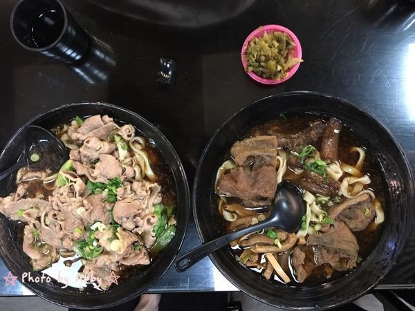 【食記:土城美食】學府路。吉多多牛肉麵 。料多實在/湯頭好喝/加湯加麵不用錢