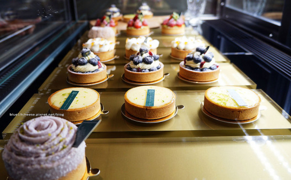 【台中西區】綠廊精品美食Aux allées vertes - 京都宇治塔和新鮮藍莓起司塔滿喜歡的.季節限定草莓塔來囉!六吋甜點及迷你塔組合需提早三天前預購