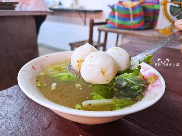 【台中清水】清水圓仔湯(明肉圓仔湯)，清水第一市場地下室的隱藏美食，肉圓仔外皮軟Q不黏牙，肉餡風味十足，是一道很有家的料理，台中美食推薦