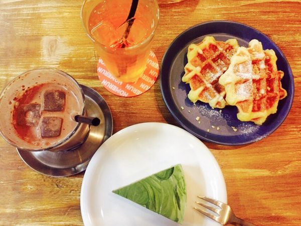 基隆✿ Homerun Roasters ✿有格調又氣派的咖啡廳~ 還有讓人心醉的甜點 !  抹茶不均勻過頭生乳酪~ 絕美蛋糕搭配萌名字!!