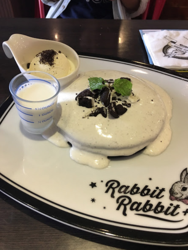 《桃園❤️中壢》兔子兔子美式餐廳中壢中平店🐰超級咕溜的燈泡珍奶讓人愛不釋手💡