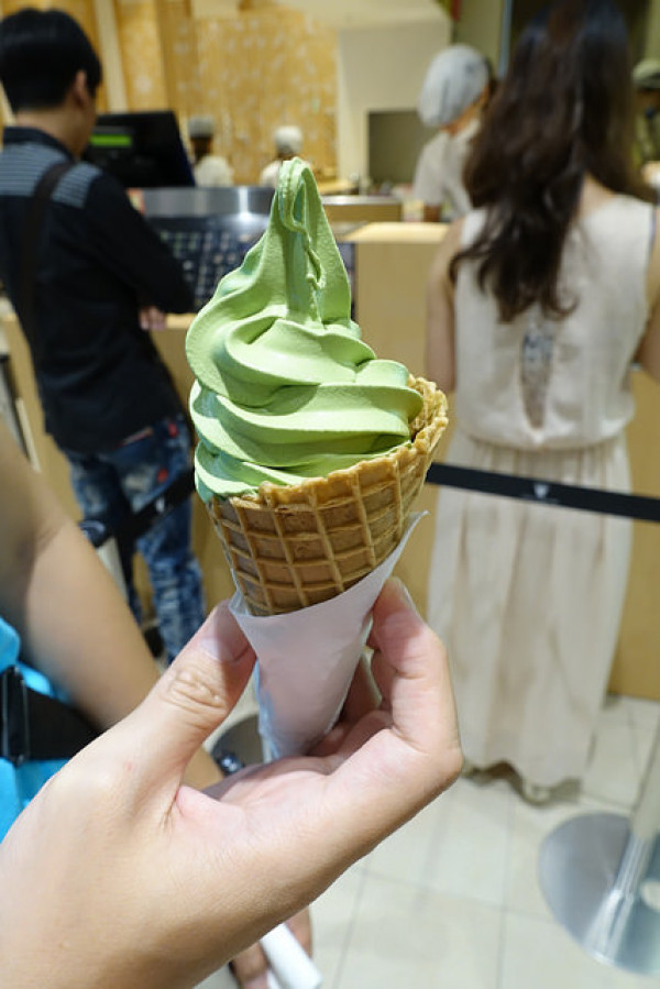 【食記】林口三井outlet。nanas green tea 抹茶霜淇淋好濃郁 抹茶控的最愛