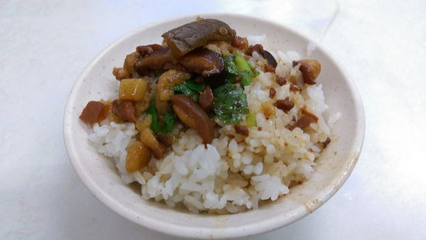 冠友魯肉飯：老牌人氣小吃(竹南)