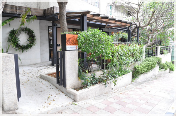 「台北。士林」-日光大道中山廚坊Solar kitchen