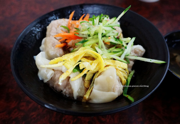 【台中西區】北方御廚-推薦香氣足單顆份量又大的紅油炒手.價格親民.用餐時間坐無虛席.春水堂四維店創始店斜對面.舊市府商圈