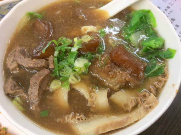 中和美食小吃[銘豐正宗原汁牛肉麵]乾淨衛生˙ 用料實在