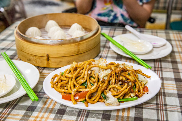 花蓮縣花蓮市橄欖園麵食館｜鄉民們的私藏食堂，橄欖樹下老伯伯的古早味麵點