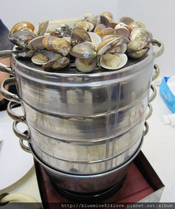 （新店秘密客活動）（台南。南區美食）『双月牌沙茶爐 牛肉/豬肉/海鮮塔-全台創始店』 來自韓國的海鮮塔，蒸烤火鍋層層疊高，超壯觀！