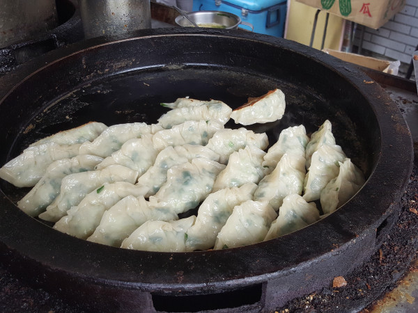 【食-新竹芎林】芎林市場貨車早餐★蔬菜煎餃☆豆豉辣油