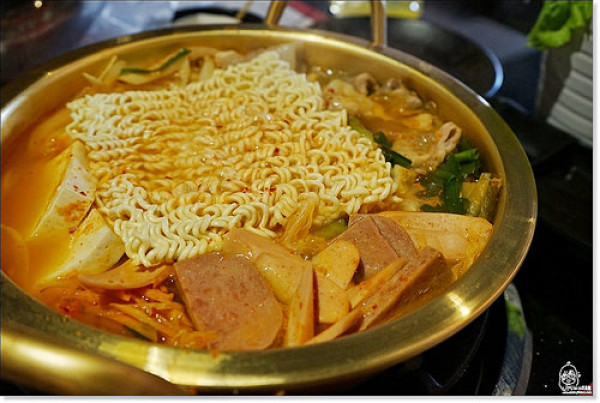 『台中。南屯區』 糕糕在尚韓國烤肉  台中龍富店-新開幕韓式烤五花肉吃到飽，Running Man等韓星指定餐廳，提供沙坑與韓服體驗，親子友善餐廳。開幕期間除了原價699自助式吃到飽一律優惠成499外