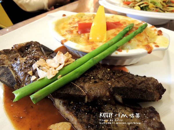 ▌新竹美食 ▌班多尼翁咖啡館，牛排音樂西餐廳！甜點沙拉飲料吃到飽(大潤發附近)