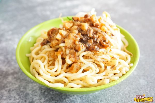 台中后里美食拉仔麵推薦！猴伯仔拉仔麵【附菜單】~在地人推薦傳統古早味炒麵的佼佼者~招牌菜拉仔麵、炒米粉、綜合湯。