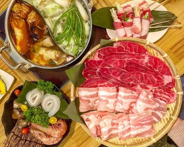 【台北｜信義安和站】吳名麻辣＿令人瞠目結舌的松阪豬肉片＿海鮮無敵新鮮滿滿的海味