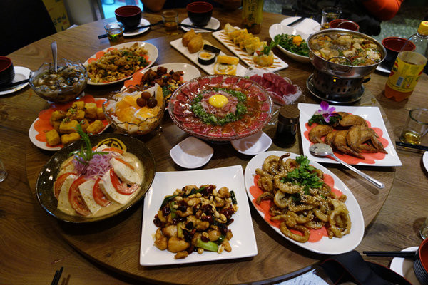 新の店-中和精緻熱炒推薦,有賣日式料理、握壽司、創意料理、丼飯、精緻翻炒的中和熱炒推薦,漁港直送鮪魚每天外帶特賣100元