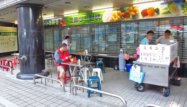 【蘆洲美食】三角公園大腸麵線-湯頭甜而不膩的麵線