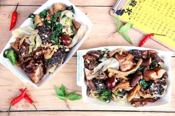 台南美食-芯芯要去【懷舊冰糖滷味】~先滷再炒的現炒三杯冰糖滷味保證一試成主顧(文末抽獎)