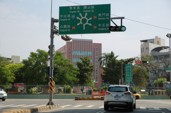 【台南日式料理】生魚片、日式丼飯，民生綠園圓環『 丼丼丼-海鮮丼專門店 』 · 算命的說我很愛吃