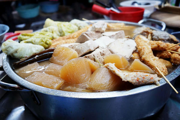 【台中東勢】老黑輪肉圓店-在地老店.關東煮湯甜味鮮.東勢第五橫街市場內.中華電信服務處對面