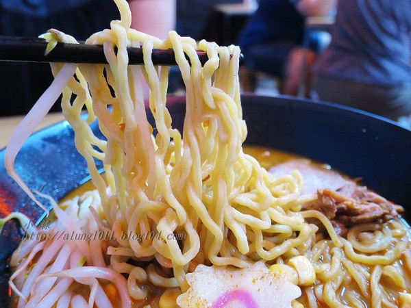 融入了台式在地情感＆日式極濃香醇~  ..正宗日本拉麵