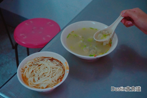 快樂小吃__礁溪人銅板美食日常！$25元哪裡找 │礁溪兩天一夜 / 柯氏蔥油餅『宜蘭 · 礁溪』