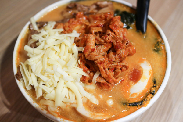 (土城區美食)近海山站/土城浪魂拉麵/濃郁又順口的湯頭/手工Q彈麵條