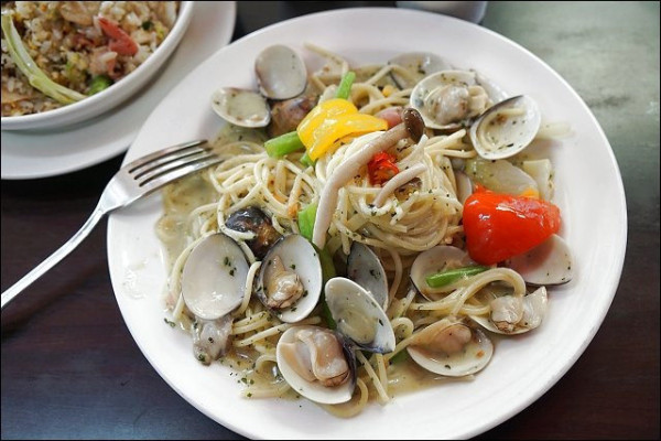 《捷運新埔站/板橋環球/小姑食記》宮廟前大吃義大利麵，給你不一樣滋味！(原新莊壹貳樓義大利麵)