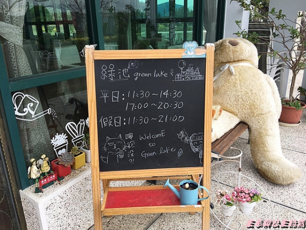 (苗栗造橋)綠池庭園餐廳/景觀餐廳/賞火車吃餐點/親子最愛餐廳/餵魚觀景亭/釋放孩子的熱能@王子與公主的窩
