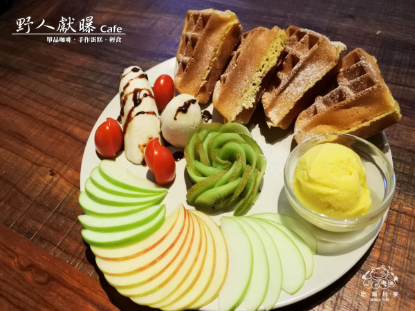 《美食推薦》【桃園】野 freeman cafe(桃園藝文店)。藝文特區平價下午茶 單品咖啡 手作蛋糕 輕食 在桃園也喝的到野夫健康好咖啡 附設獨立包廂 桃園必吃美食推薦 