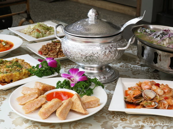 台中美食│泰華泰式料理〃台中好吃泰式料理推薦，多人聚餐的好地方，平日合菜還有85折優惠～        
      