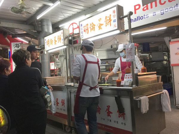 【食記】台中明倫蛋餅逢甲二店@西屯逢甲夜市 : 被神化的軟式可麗餅~口味一般但小貴!        
      