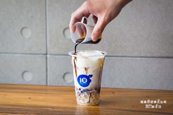 【台中美食】台中飲料，好喝的牛奶糖珍珠拿鐵!! 濃郁的牛奶糖味~加上蜂蜜珍珠好好喝!! 拾覺細做輕飲 - 媽媽我想嫁去台南！四口新生活