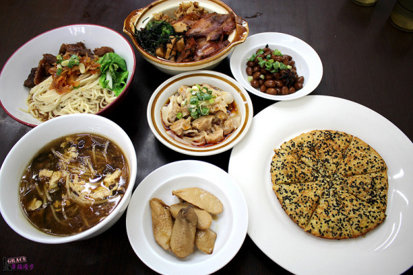 台中大里南門蒸餃--平價高CP值的美食小吃，蒸食、飯類、麵食、煎餅等一次滿足你的味蕾