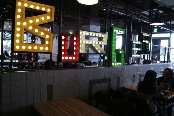 高雄前鎮區=<食>台鋁漢堡~CP值蠻高的漢堡店淺藏在台鋁商場內=