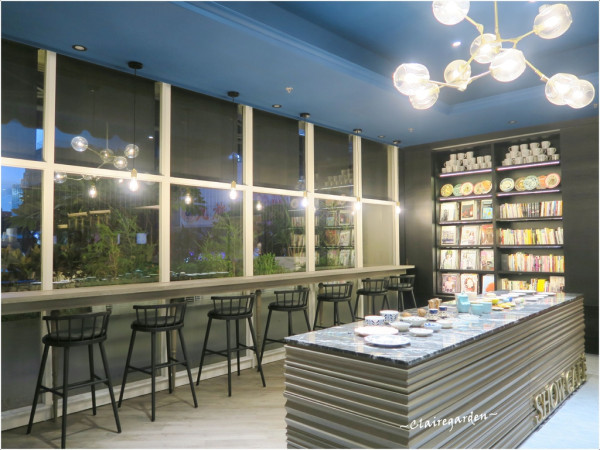 [體驗團]台北 捷運中山站 秀咖啡~優雅藍裝潢。自助取餐，輕巧吃